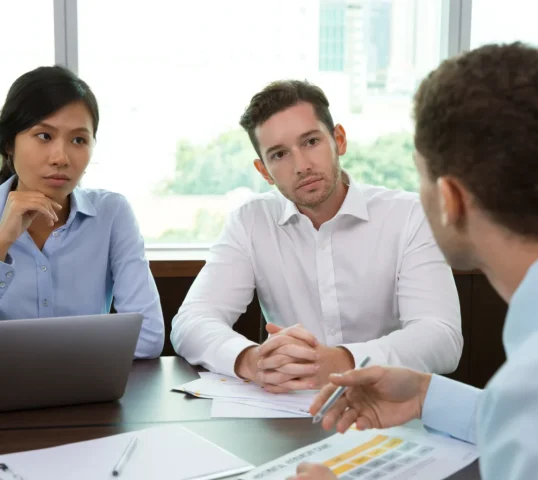 business-team-meeting-office